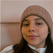 Profesora de inglés que imparte clases a niños entre los 3 y 12 años